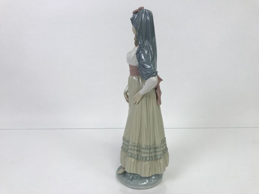 Lladro Figurine Standing Woman [Photo 8]