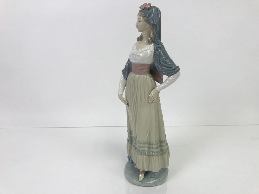 Lladro Figurine Standing Woman [Photo 9]