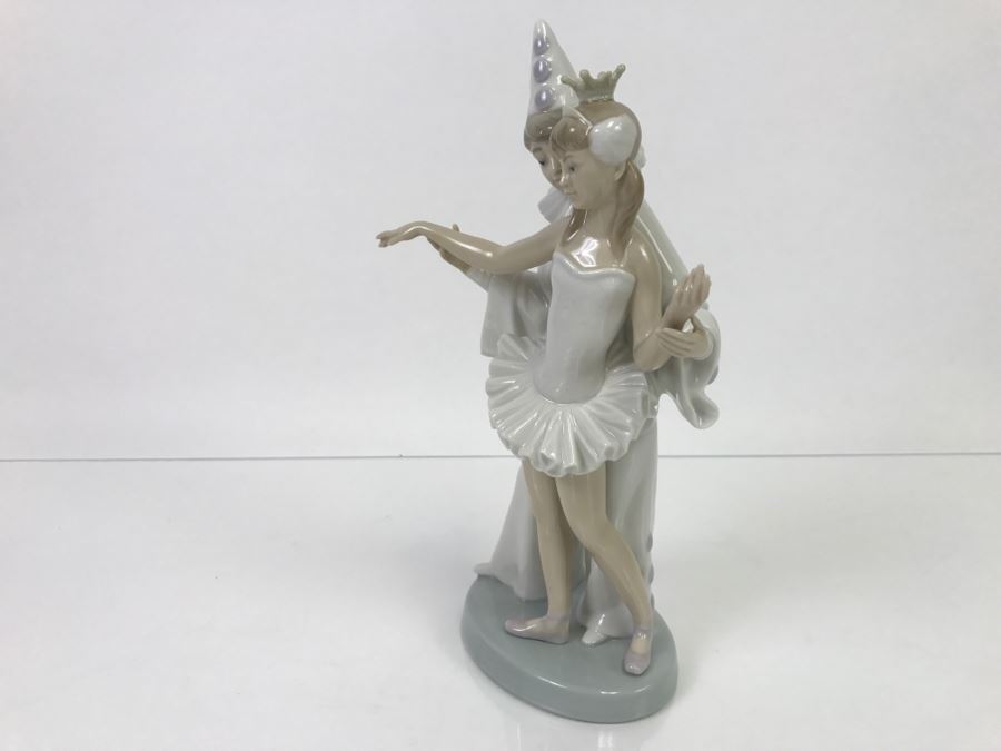 Lladro Figurine 'Carnival Couple' #4882 - Clown & Ballerina Dancing [Photo 8]