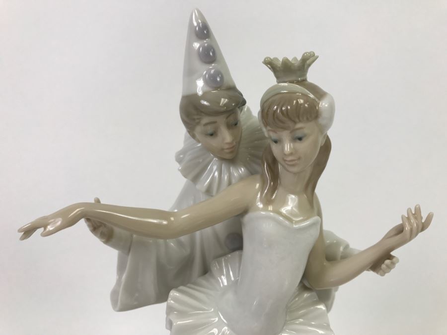 Lladro Figurine 'Carnival Couple' #4882 - Clown & Ballerina Dancing [Photo 4]