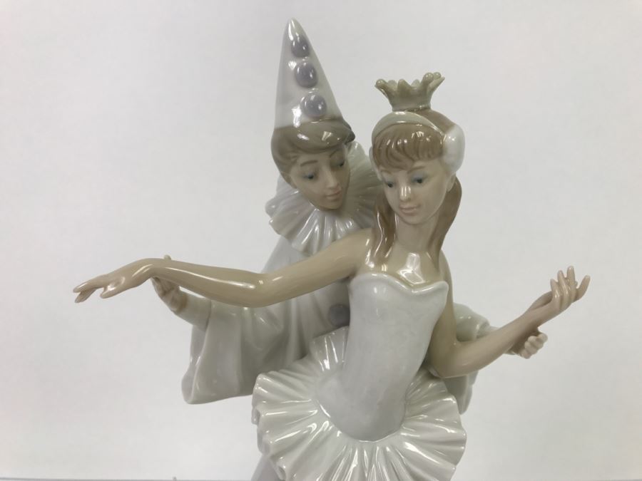 Lladro Figurine 'Carnival Couple' #4882 - Clown & Ballerina Dancing [Photo 3]