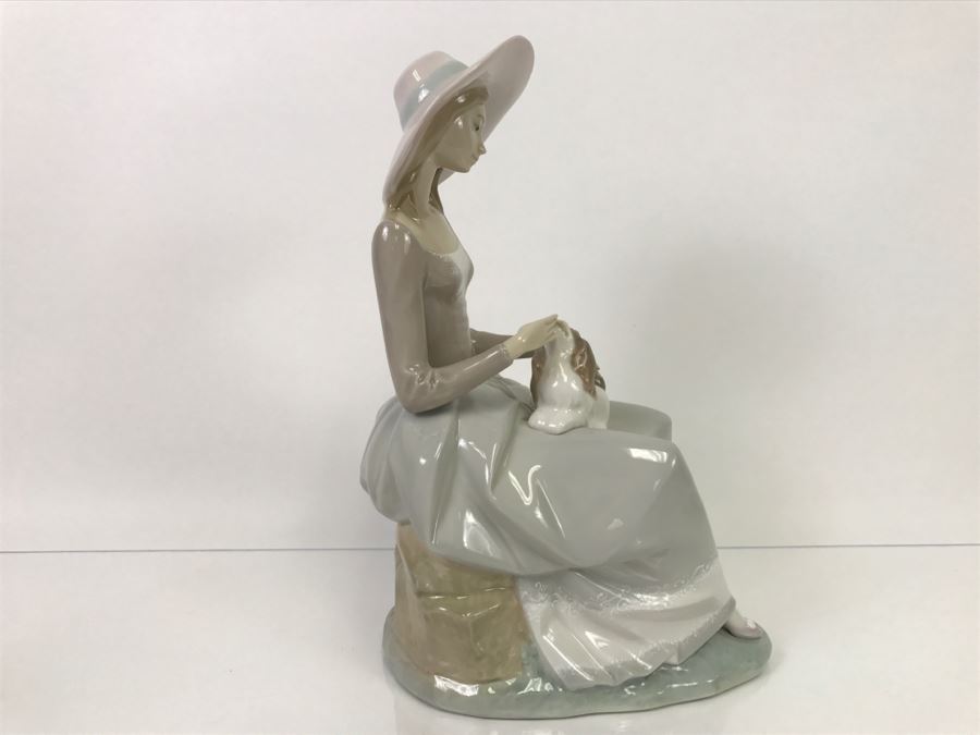 LARGE Lladro Figurine Seated Woman With Hat And Dog On Her Lap [Photo 8]