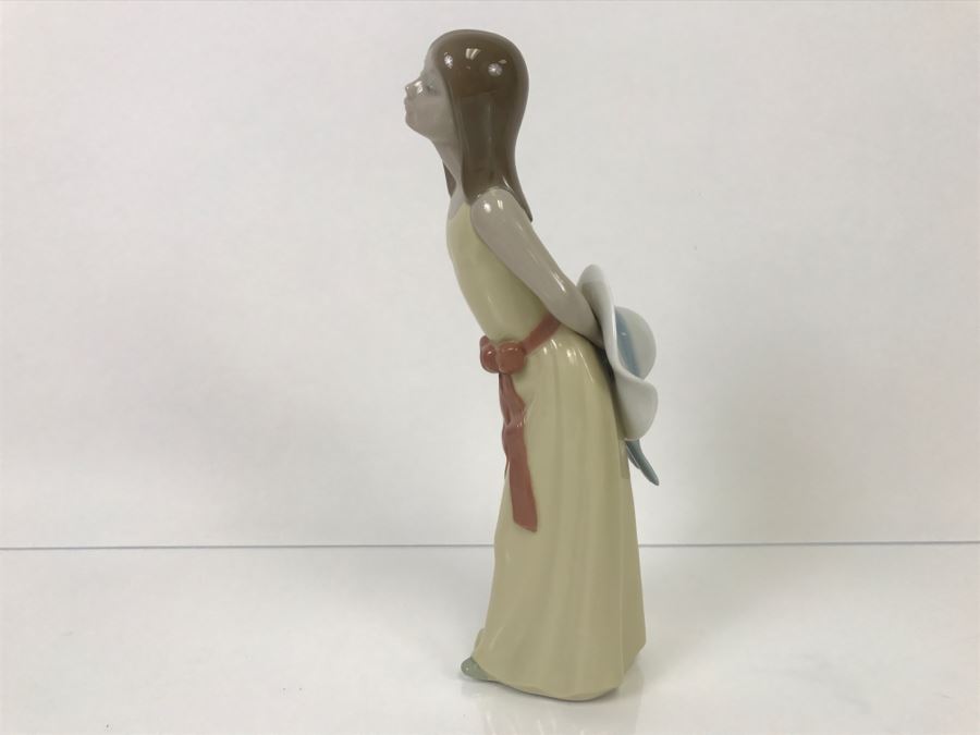 Lladro Figurine Of Girl In Yellow Dress Leaning Over To Kiss  [Photo 4]