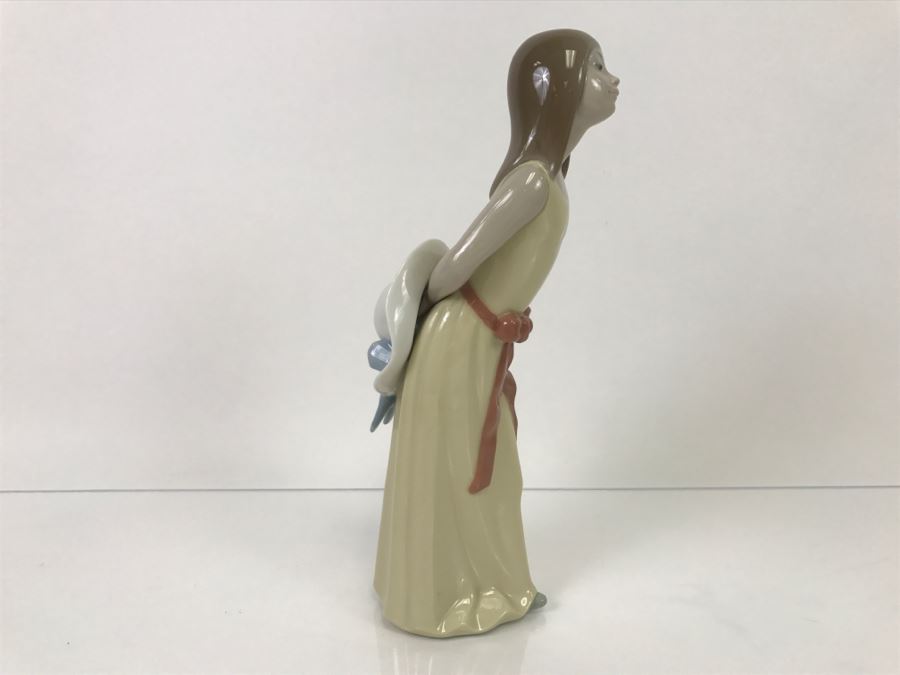 Lladro Figurine Of Girl In Yellow Dress Leaning Over To Kiss  [Photo 6]