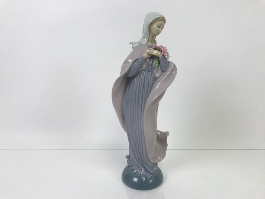 Lladro Collectible Figurine, Lady With Flowers Retails For $415 [Photo 11]