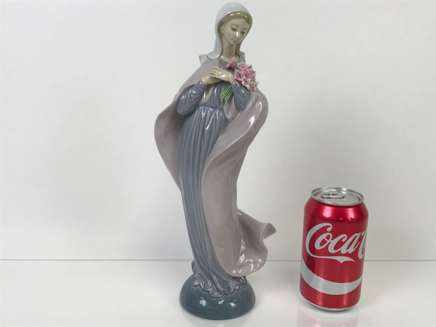 Lladro Collectible Figurine, Lady With Flowers Retails For $415 [Photo 1]