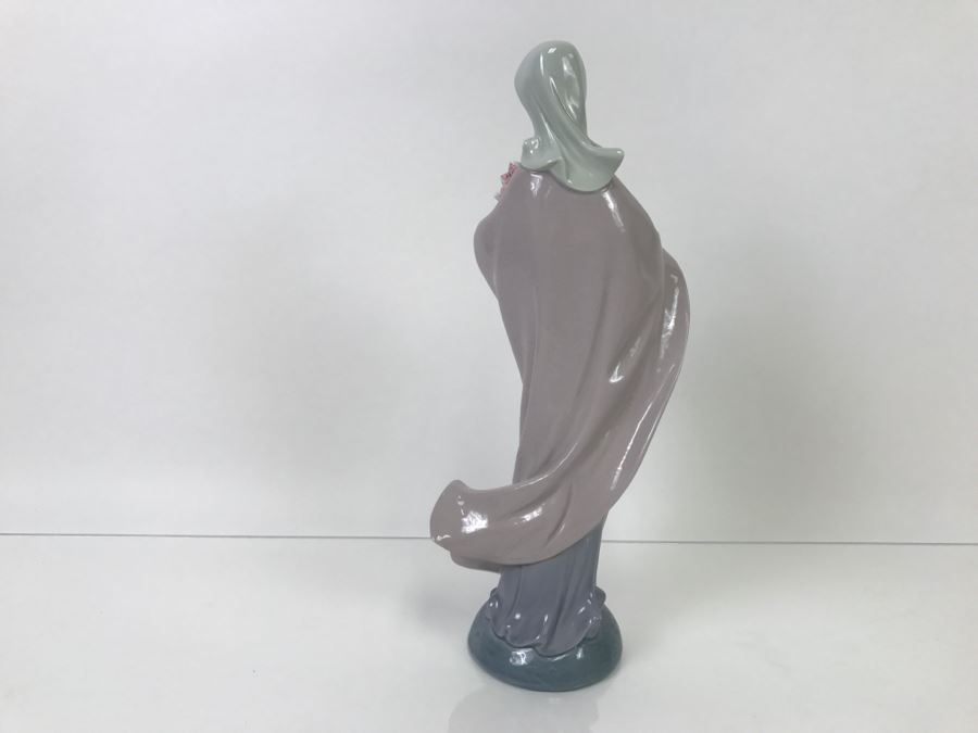 Lladro Collectible Figurine, Lady With Flowers Retails For $415 [Photo 9]