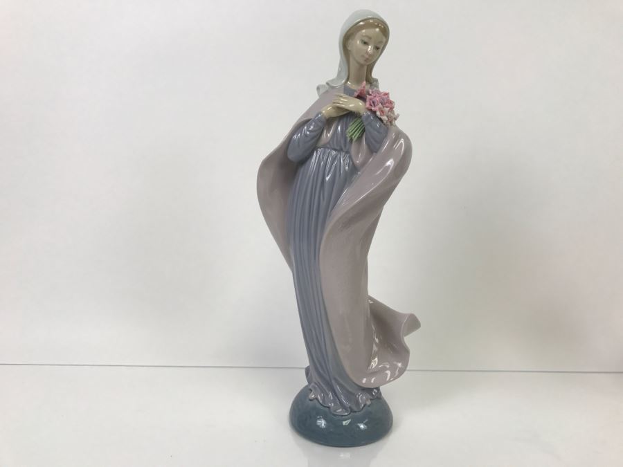 Lladro Collectible Figurine, Lady With Flowers Retails For $415 [Photo 7]