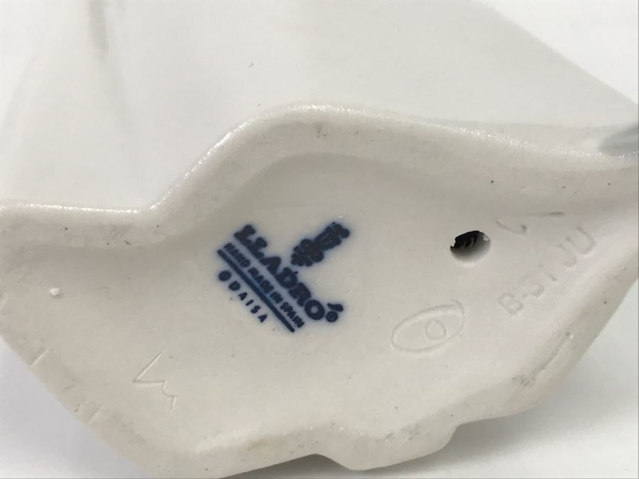 Lladro Figurine Girl Playing Ukulele Small Guitar #4871 [Photo 10]