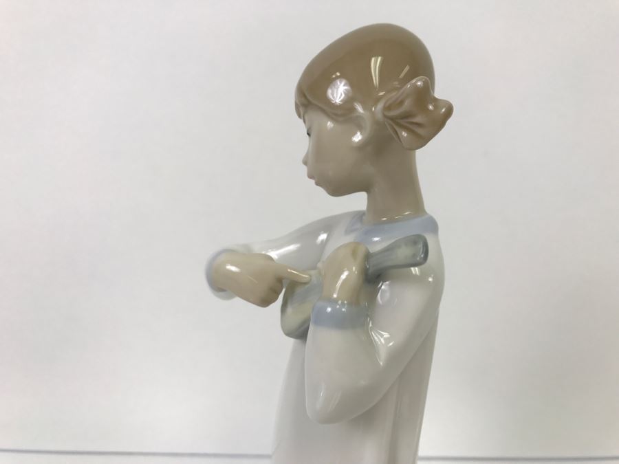 Lladro Figurine Girl Playing Ukulele Small Guitar #4871 [Photo 5]