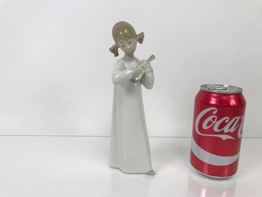 Lladro Figurine Girl Playing Ukulele Small Guitar #4871 [Photo 1]