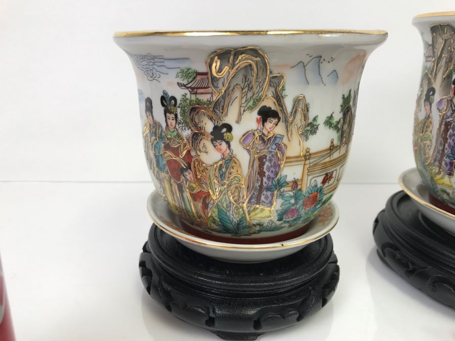 Set Of 3 Chinese Porcelain Planters With Wooden Stands - Scene From 'The Red Mansion' Yi Lin Arts & Treasures Of China [Photo 6]