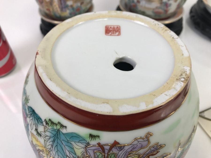 Set Of 3 Chinese Porcelain Planters With Wooden Stands - Scene From 'The Red Mansion' Yi Lin Arts & Treasures Of China [Photo 15]