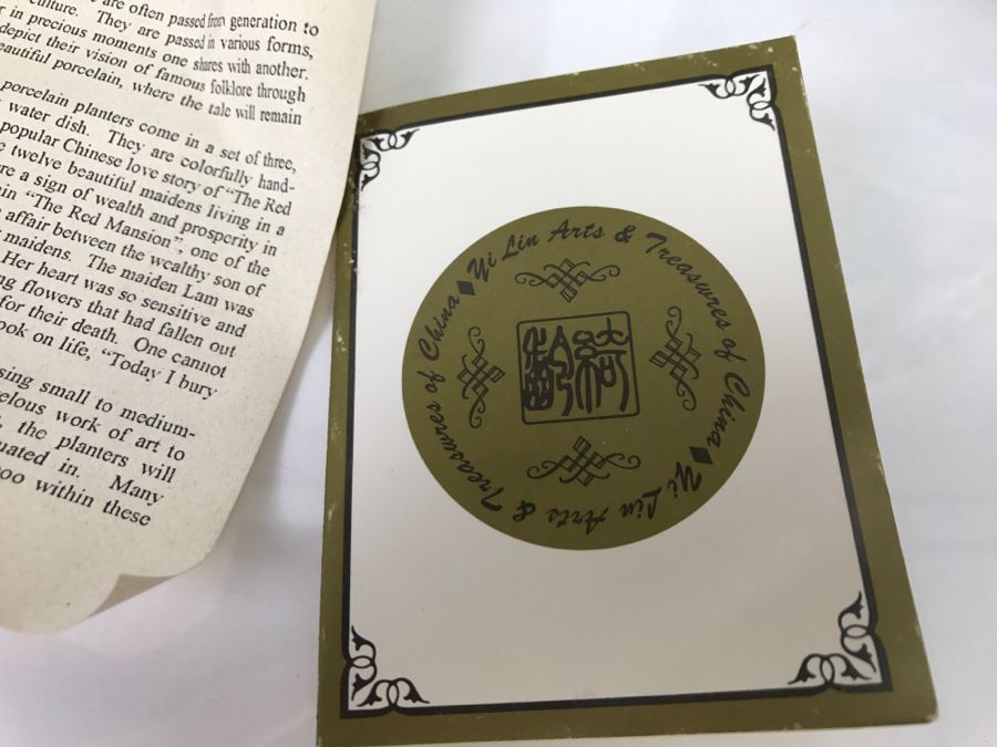 Set Of 3 Chinese Porcelain Planters With Wooden Stands - Scene From 'The Red Mansion' Yi Lin Arts & Treasures Of China [Photo 8]