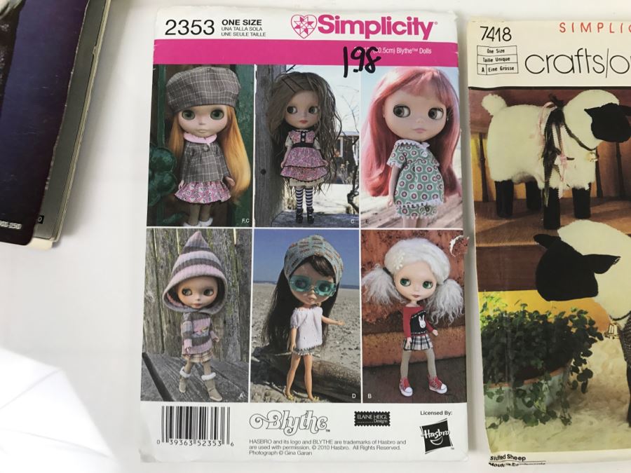 Lot Of Vintage Sewing Patterns [Photo 7]