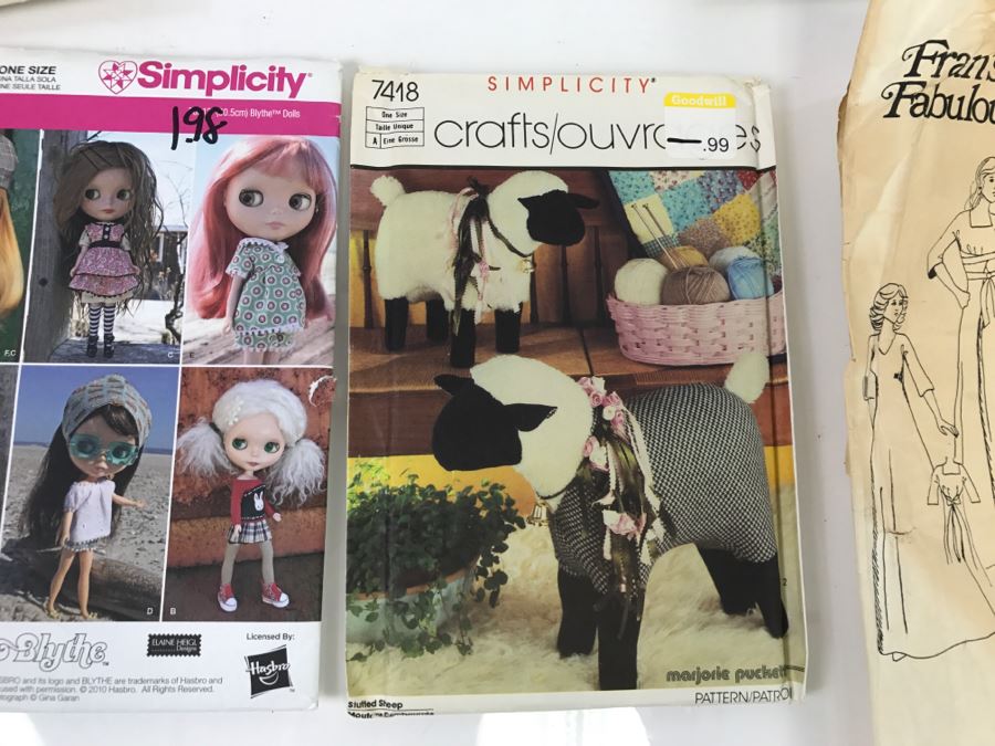 Lot Of Vintage Sewing Patterns [Photo 9]