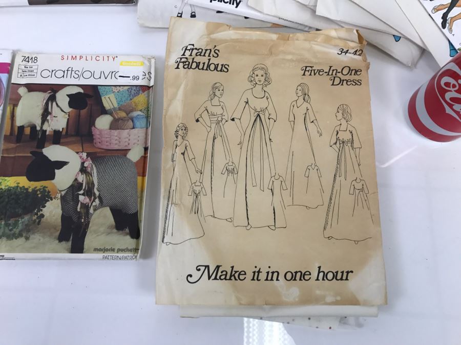 Lot Of Vintage Sewing Patterns [Photo 5]