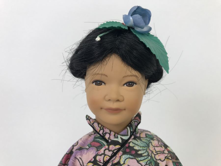 Heidi Ott Hand Made Doll [Photo 2]