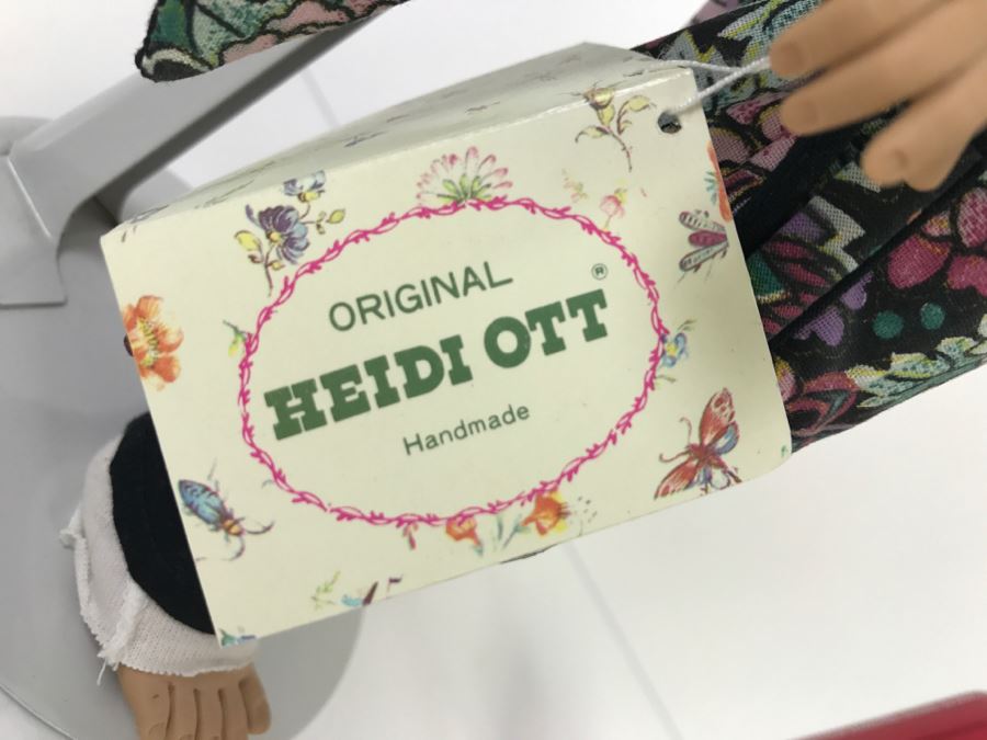 Heidi Ott Hand Made Doll [Photo 5]