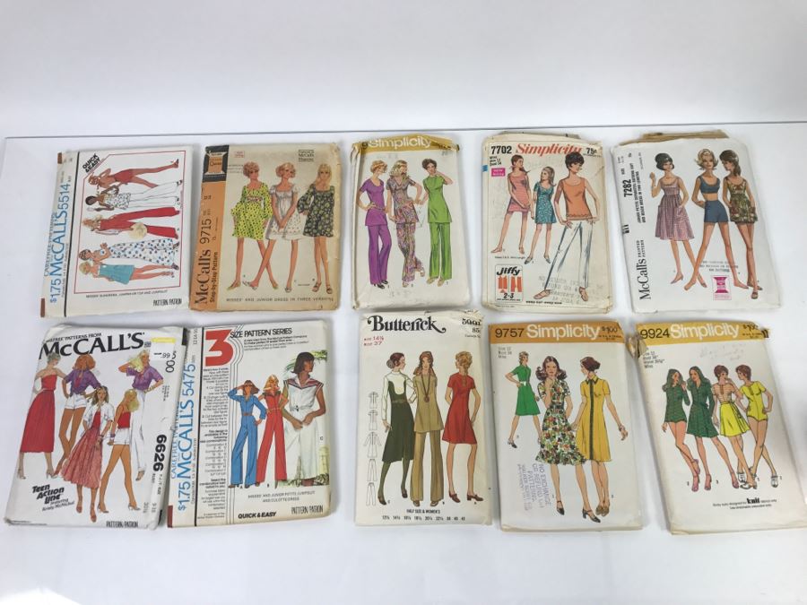Lot Of Vintage Sewing Patterns [Photo 1]