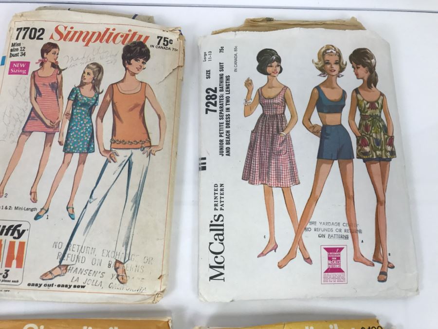 Lot Of Vintage Sewing Patterns [Photo 4]
