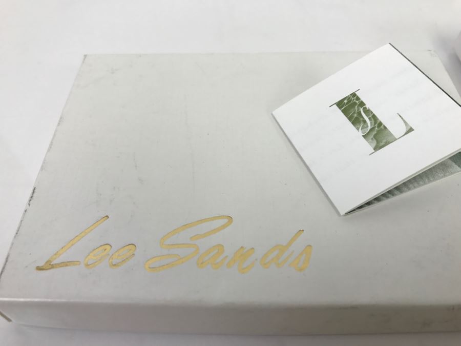 Lee Sands Mother Of Pearl Inlay Lion Pendant Necklace [Photo 4]