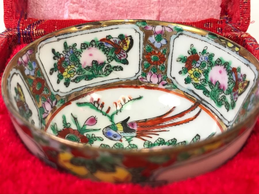 Small Chinese Porcelain Dish With Red Presentation Box [Photo 3]