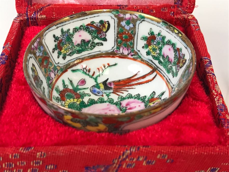 Small Chinese Porcelain Dish With Red Presentation Box [Photo 2]