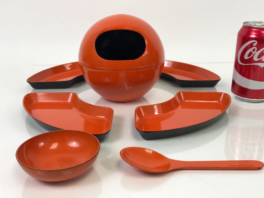 Mid-Century Modern Orange Lacquer Ware Set [Photo 2]