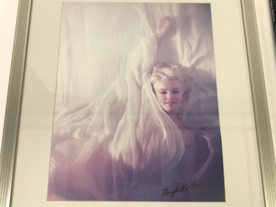 MARILYN MONROE Photograph Signed By Photographer Douglas Kirkland Plus Coffee Table Book 'Light Years' By Douglas Kirkland Featuring Same Photograph Appraised At $1,500 In 2000 - This Item Has A Reserve [Photo 5]