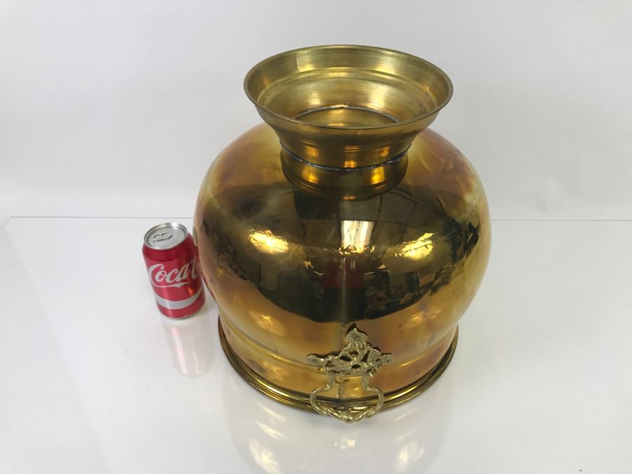 Large Footed Brass Handled Pot [Photo 4]