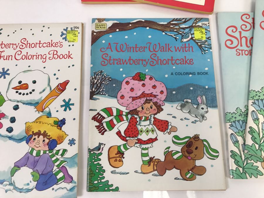 (12) Collection Of Strawberry Shortcake Coloring Books And Books New Old Stock [Photo 7]