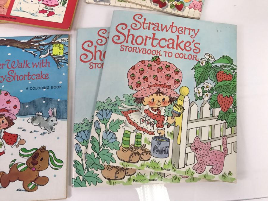 (12) Collection Of Strawberry Shortcake Coloring Books And Books New Old Stock [Photo 6]