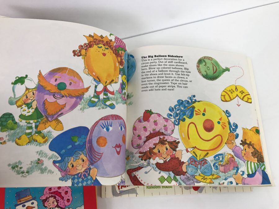 (12) Collection Of Strawberry Shortcake Coloring Books And Books New Old Stock [Photo 12]