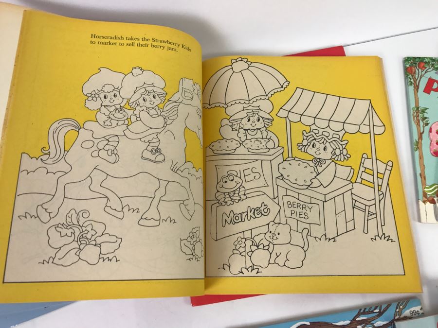 (12) Collection Of Strawberry Shortcake Coloring Books And Books New Old Stock [Photo 11]