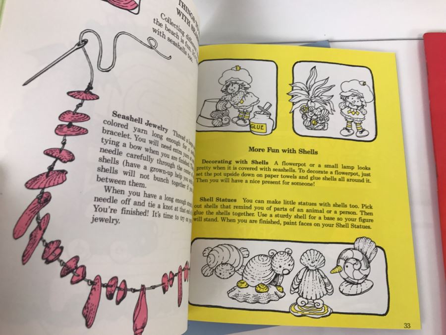 (12) Collection Of Strawberry Shortcake Coloring Books And Books New Old Stock [Photo 13]