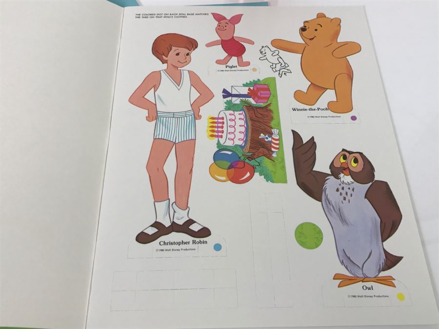(4) Walt Disney's Winnie-The-Pooh And Friends Paper Doll Books New Old Stock [Photo 6]