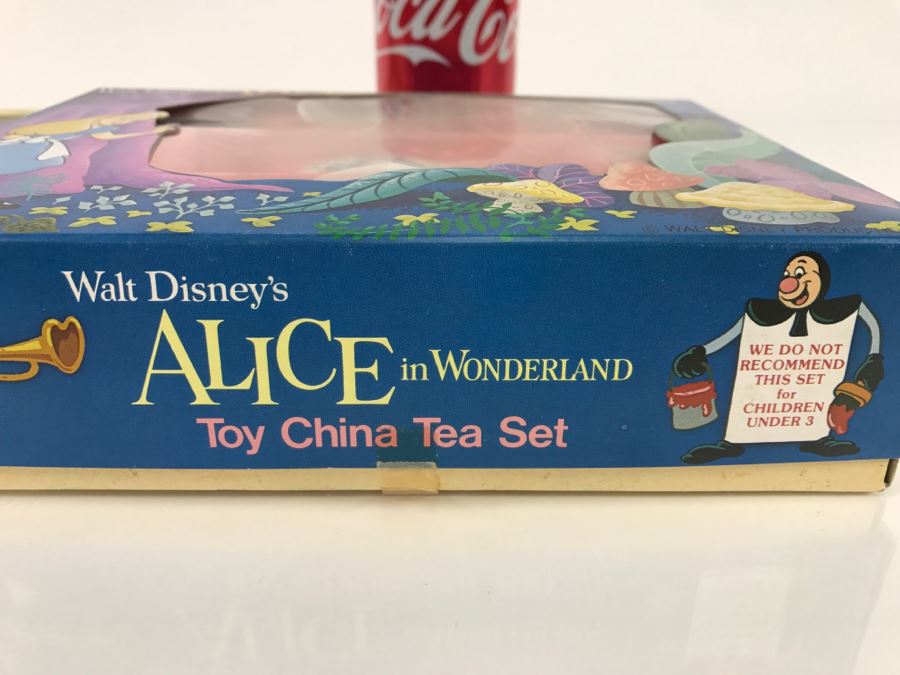 Walt Disney's Snow White Mirror Set And Walt Disney's Alice In Wonderland Toy China Set New Old Stock [Photo 7]