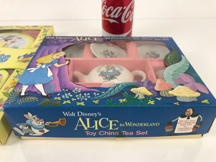 Walt Disney's Snow White Mirror Set And Walt Disney's Alice In Wonderland Toy China Set New Old Stock [Photo 6]