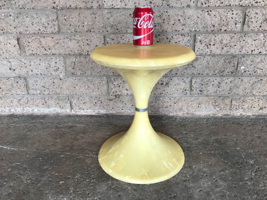 Mid-Century Modern Plastic Tulip Side Table - 1'2'R X 1'5'H [Photo 2]