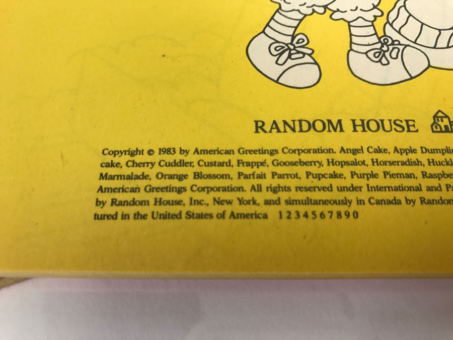 (2) Strawberry Shortcake Toy Books And (2) Year-Round Coloring Books New Old Stock [Photo 12]