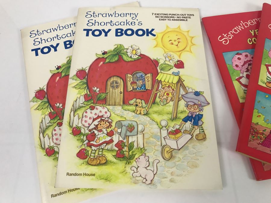 (2) Strawberry Shortcake Toy Books And (2) Year-Round Coloring Books New Old Stock [Photo 2]