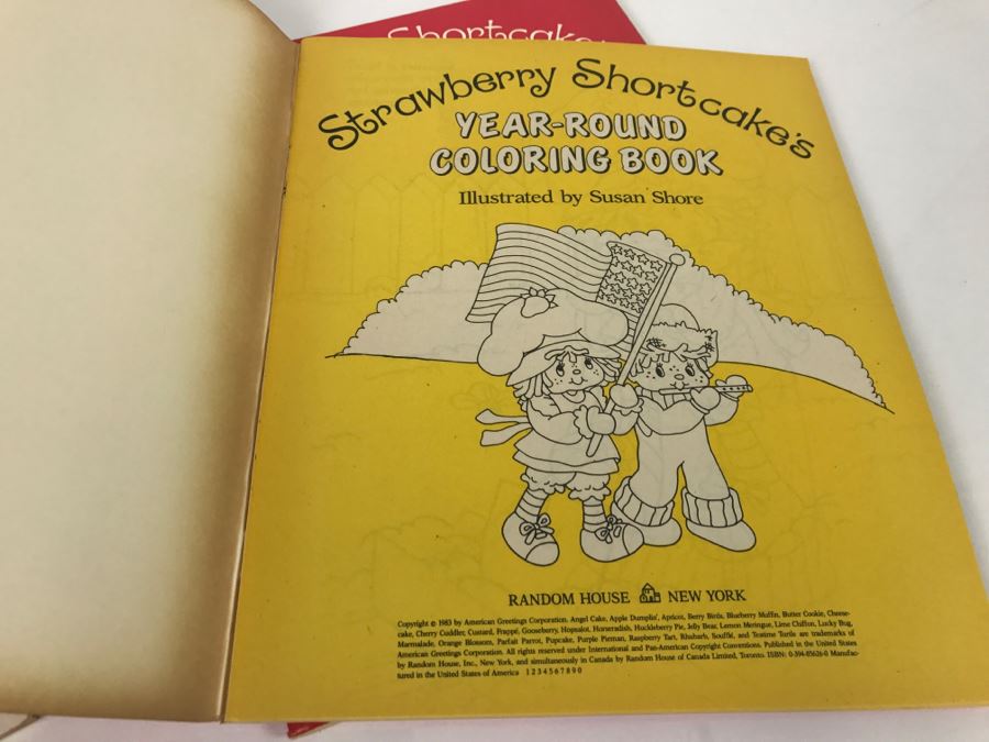 (2) Strawberry Shortcake Toy Books And (2) Year-Round Coloring Books New Old Stock [Photo 10]