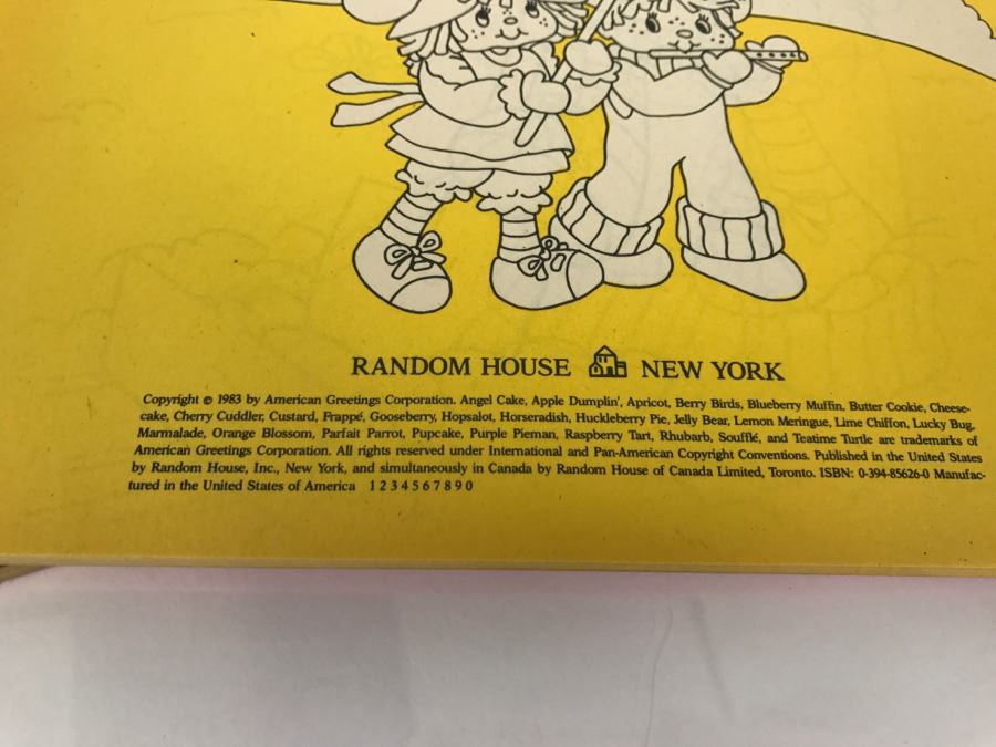 (2) Strawberry Shortcake Toy Books And (2) Year-Round Coloring Books New Old Stock [Photo 11]