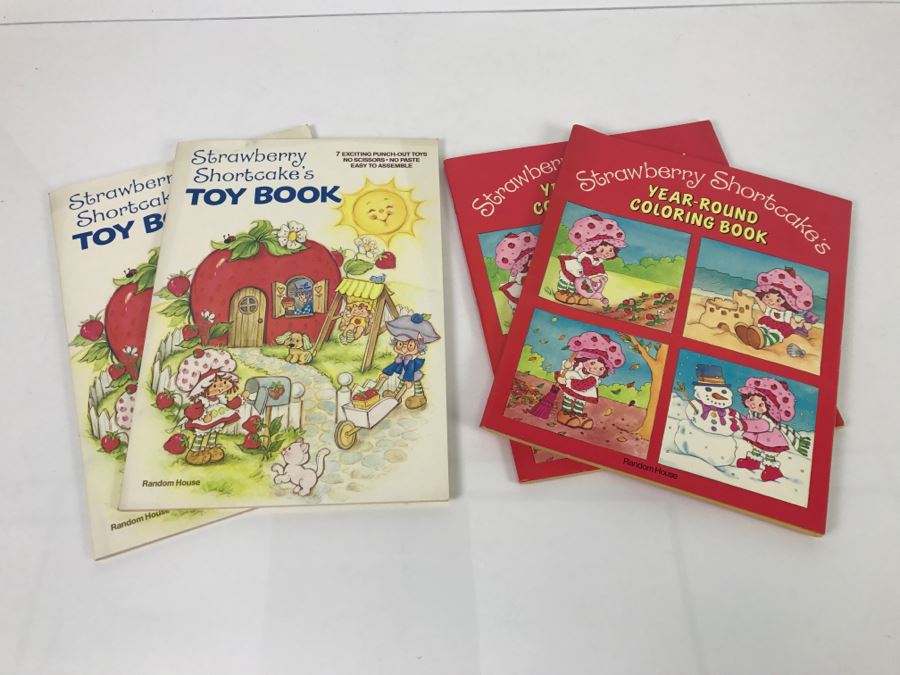 (2) Strawberry Shortcake Toy Books And (2) Year-Round Coloring Books New Old Stock [Photo 1]