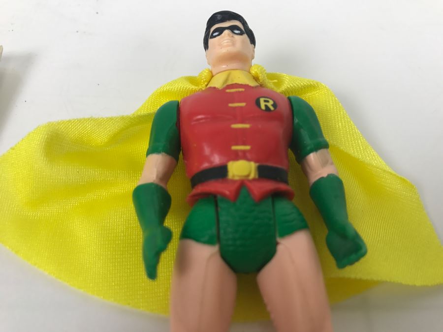Vintage DC 1984 Kenner Robin Action Figure With Robin Super Powers Comic Book [Photo 4]