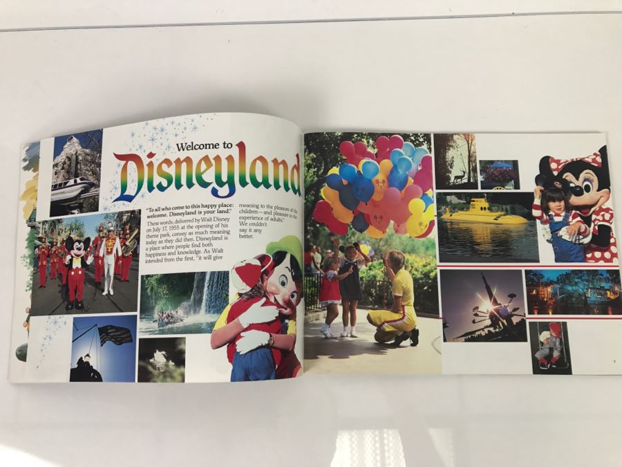 A Pictorial Souvenir Of Walt Disney's Disneyland Book [Photo 7]