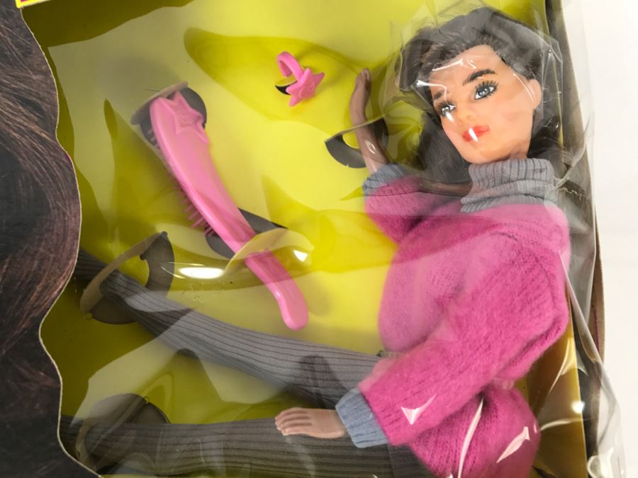 Vintage 1982 Brooke Shields World's Most Glamorous Teenage Doll In Packaging LJN #8833 [Photo 3]