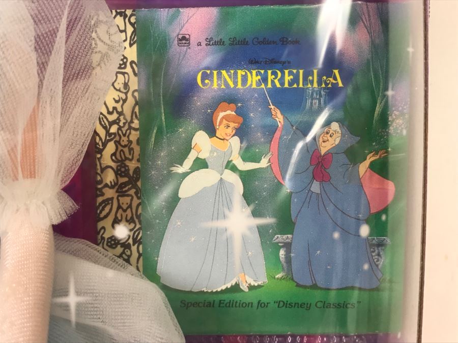 Vintage 1991 Disney's Cinderella Doll With First Edition Little Little Golden Book 1624 Mattel [Photo 4]