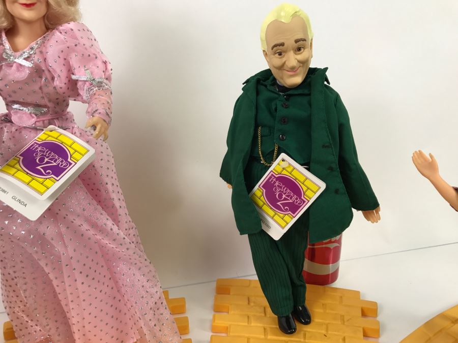 (9) Vintage The Wizard Of Oz Dolls With Tags Collection With Yellow Brick Road Stands [Photo 23]